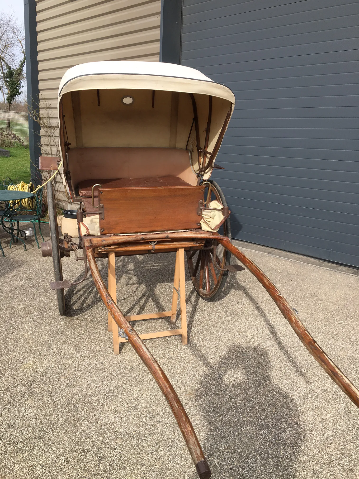 Voitures d'Antan Calèche 2 Roues Bois 14