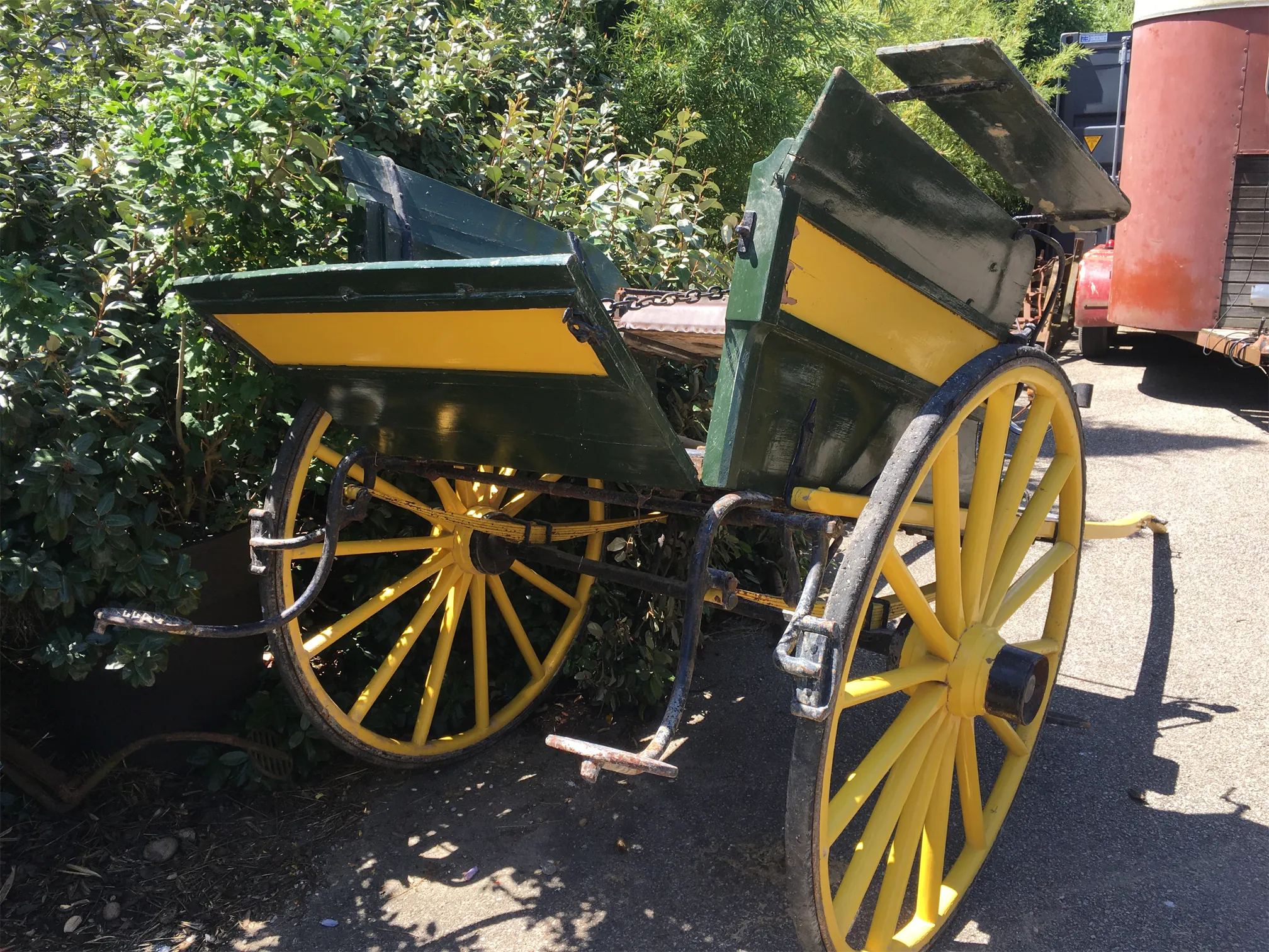 Voitures d'Antan Calèche 2 Roues Charette Anglaise Jaune 13