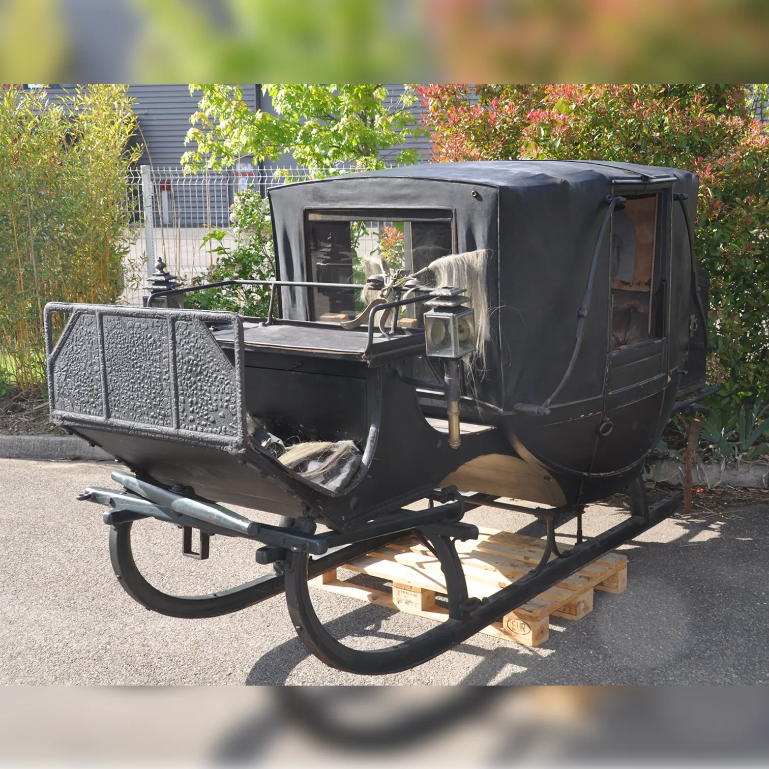 Voitures d'Antan Calèche Landau Traineau 10