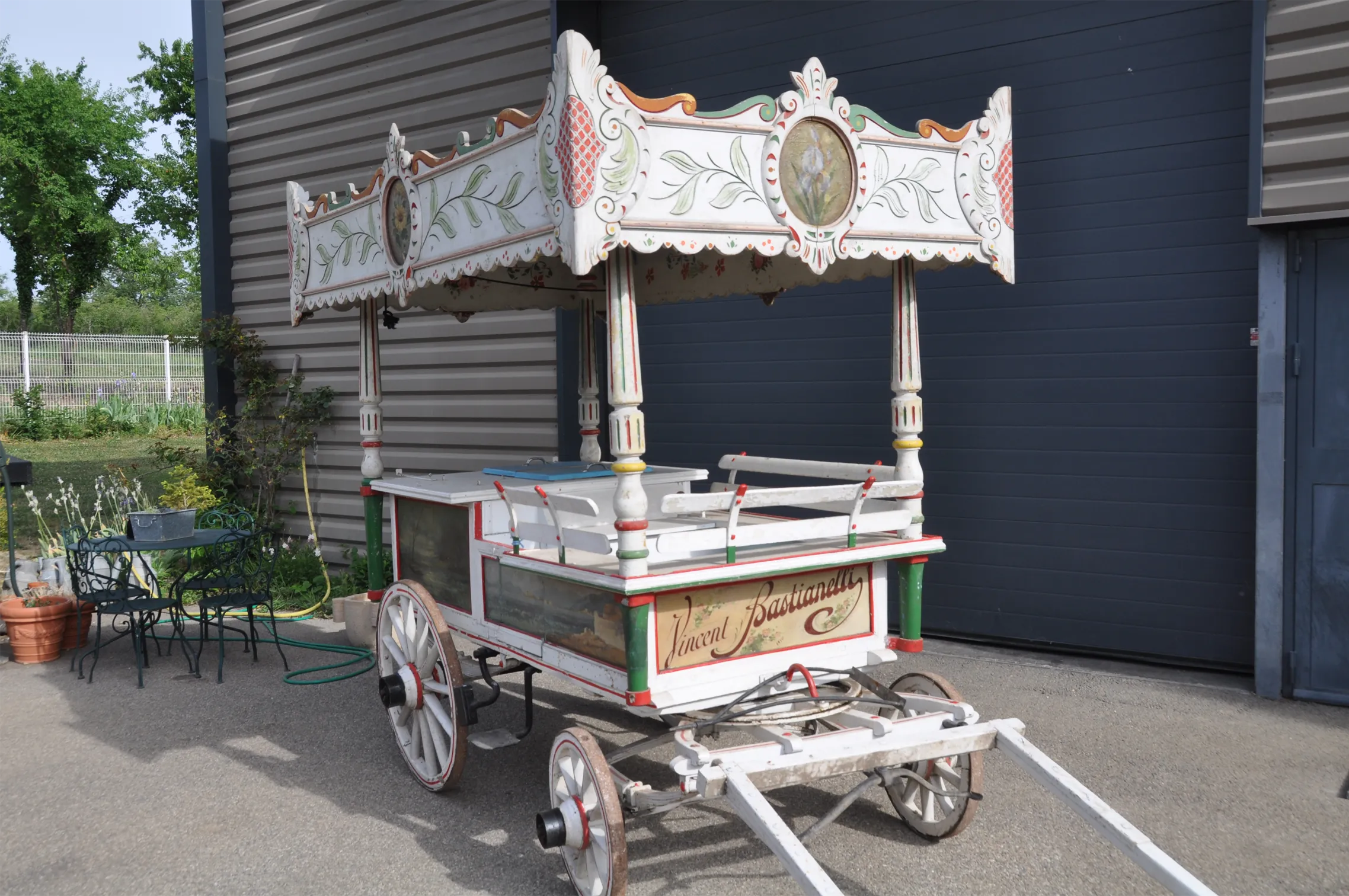 Voitures d'Antan Calèche Voiture à Glaces 11