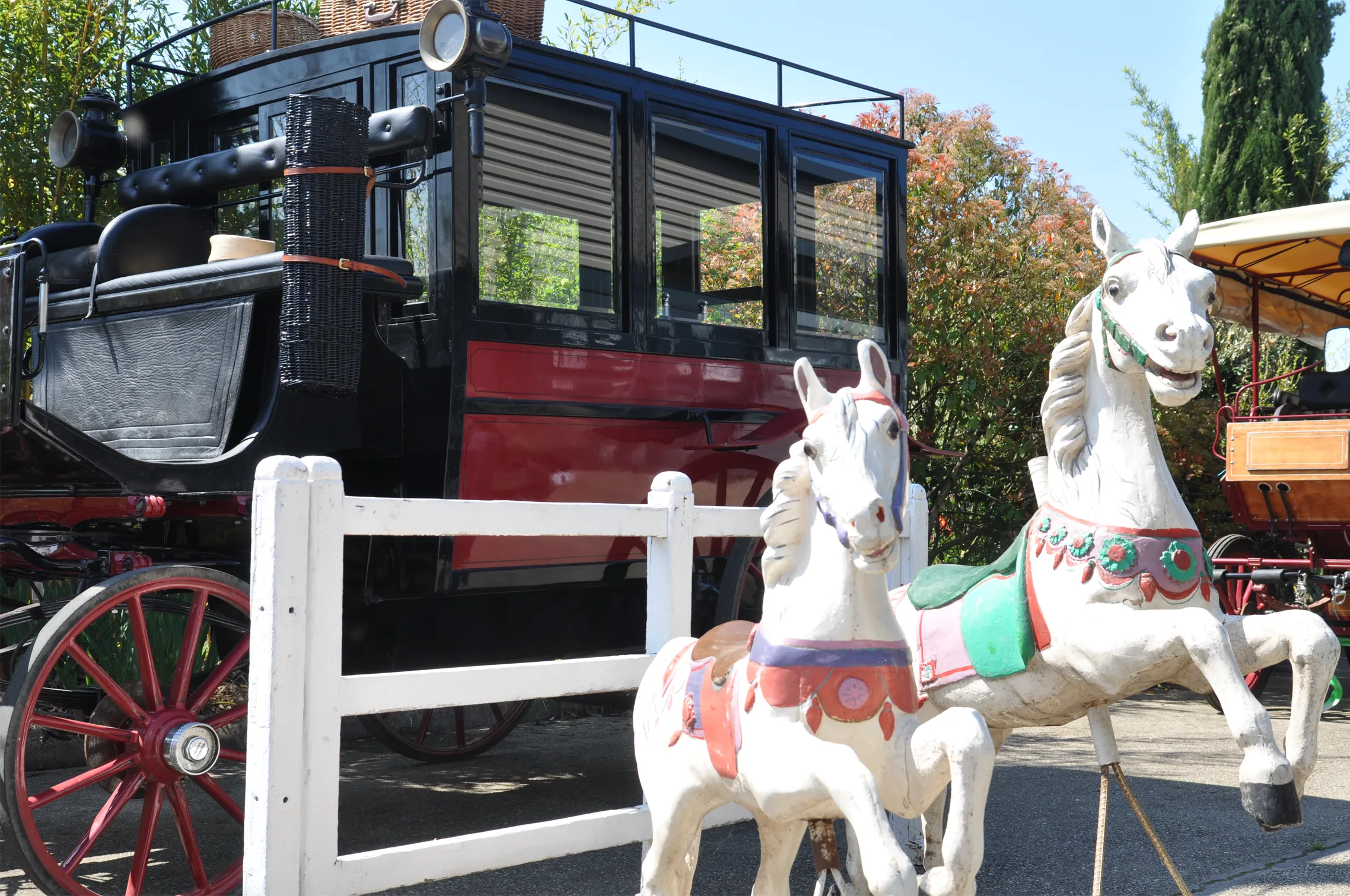 Voitures d'Antan Cheval de Manège Omnibus