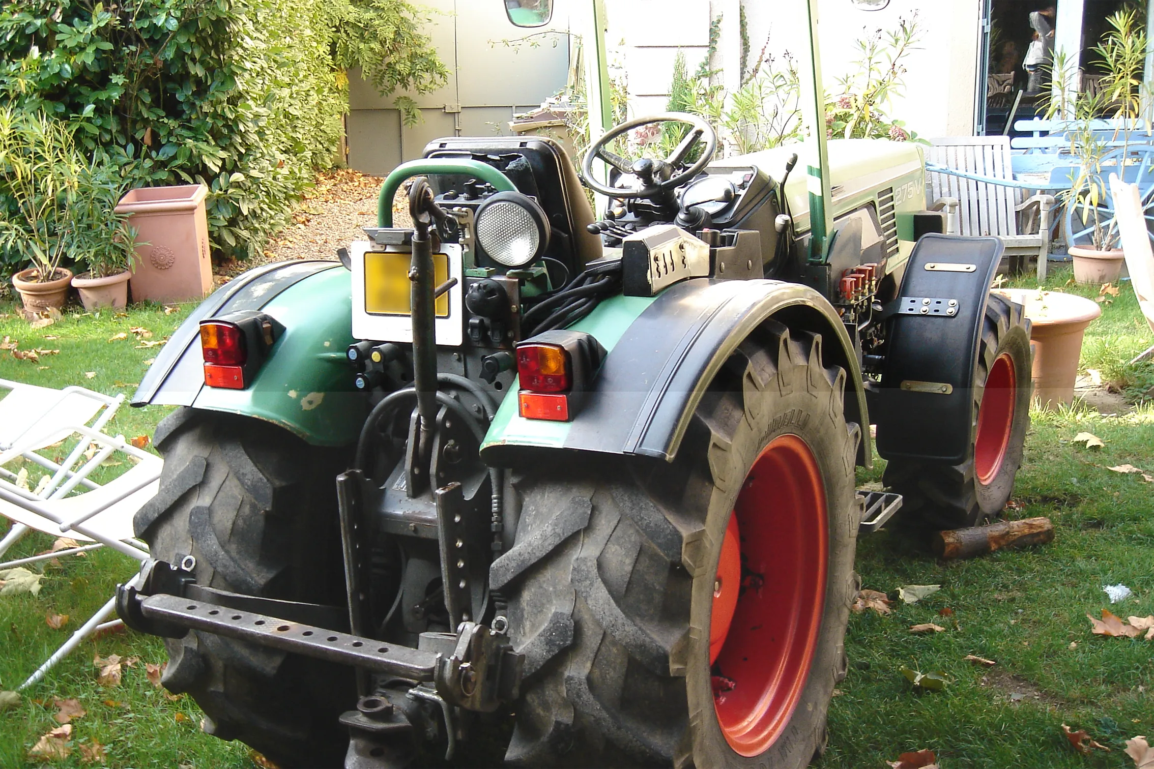 Voitures d'Antan Tracteur Agricole Ancien Fendt 13