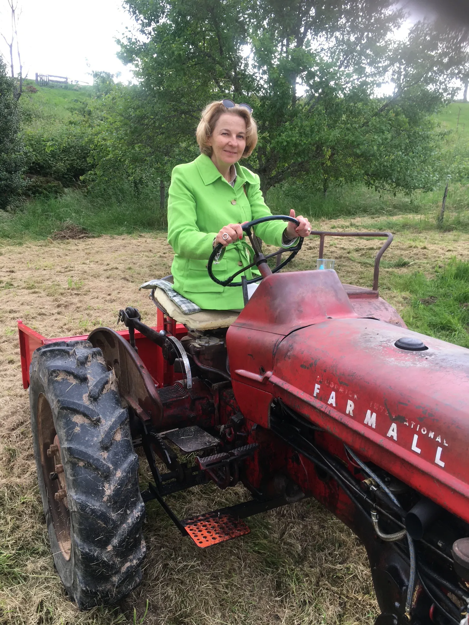 Voitures d'Antan Tracteur Agricole Ancien Mac Cormick 11