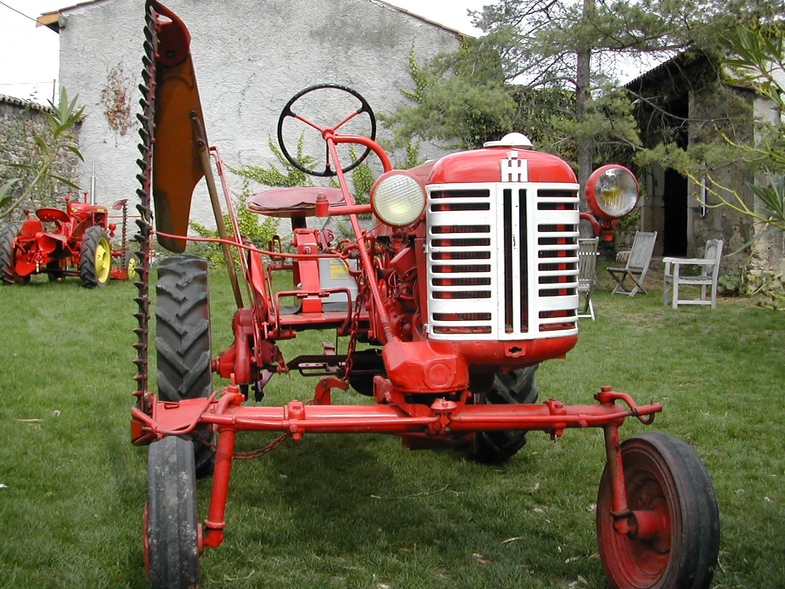 Voitures d'Antan Tracteur Agricole Ancien