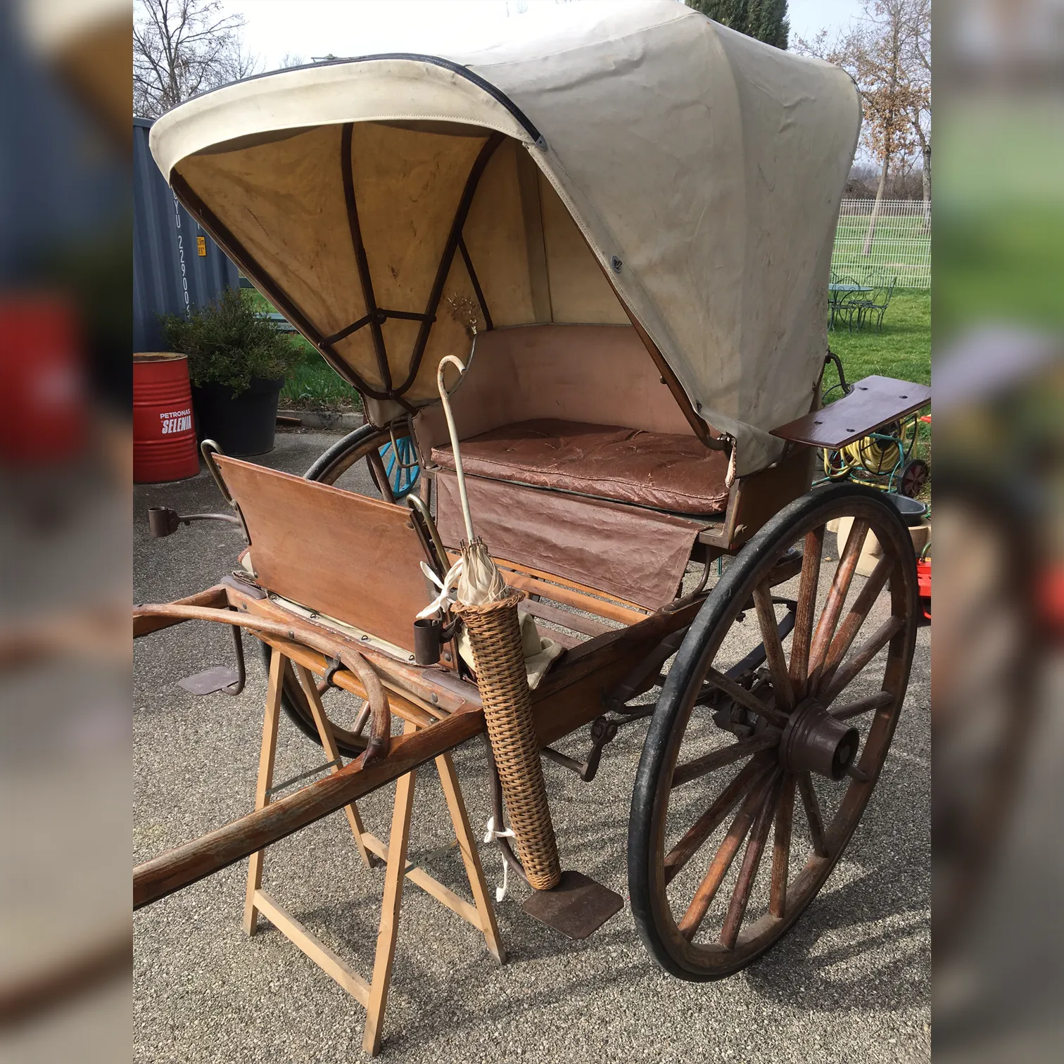 Voitures d'Antan Caleche 2 Roues Bois 10